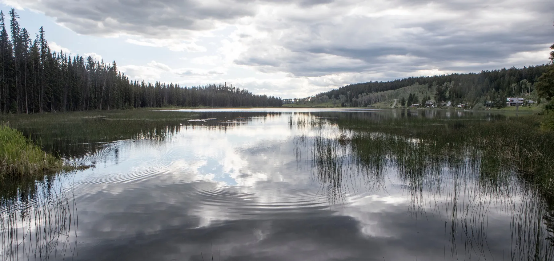 Pourquoi choisir le bord d'un lac pour installer un kota finlandais